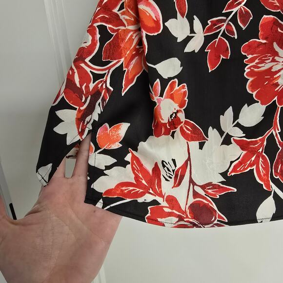 Women's WHBM Red & Black Floral Silky Feel Camisole Tank | Size 2 - Picture 5 of 8